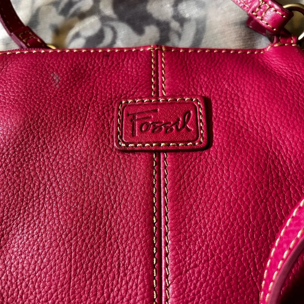 Fossil Fuchsia Leather Crossbody Bag - Picture 2 of 9